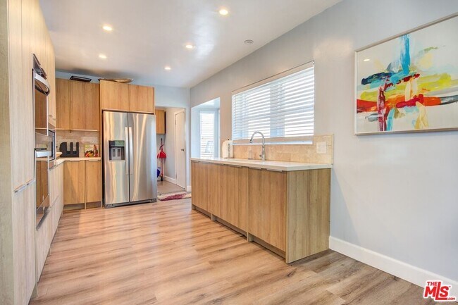 Building Photo - 9001 S 5th Ave