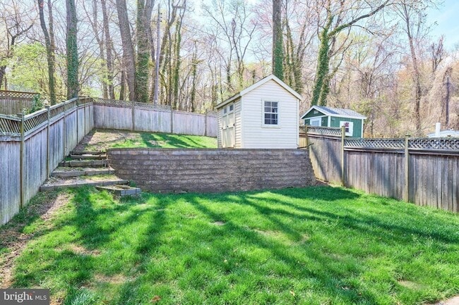 Building Photo - 2319 Riverview Terrace