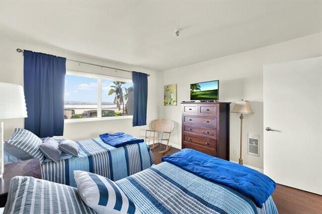 Building Photo - 1 Bed/1 Bath Crown Point Condo with Bay Views