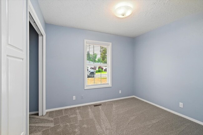 Building Photo - 636 W Richmond Ln