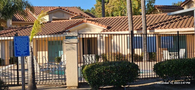 Building Photo - Downstairs Condo Located in the Gated Community of Las Palmas