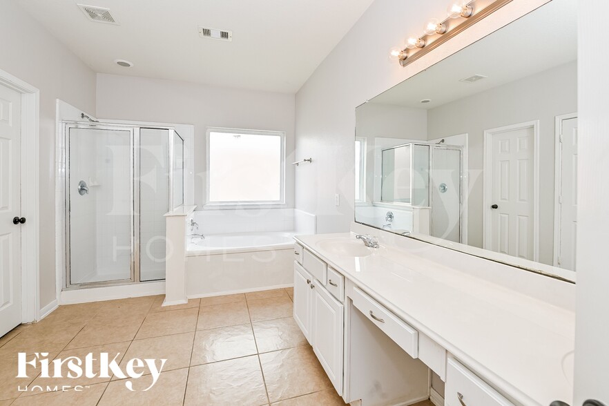 Building Photo - 4207 Old Arbor Way