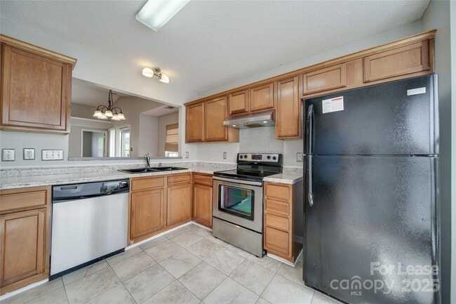 Building Photo - 120 Lantana Dr