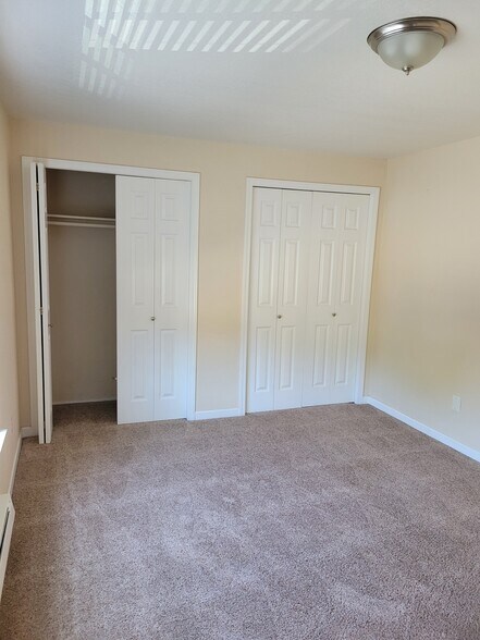 Large master bedroom - 1002 SW 150th St