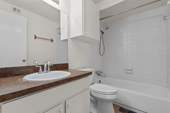 Building Photo - 6910 Hart Ln