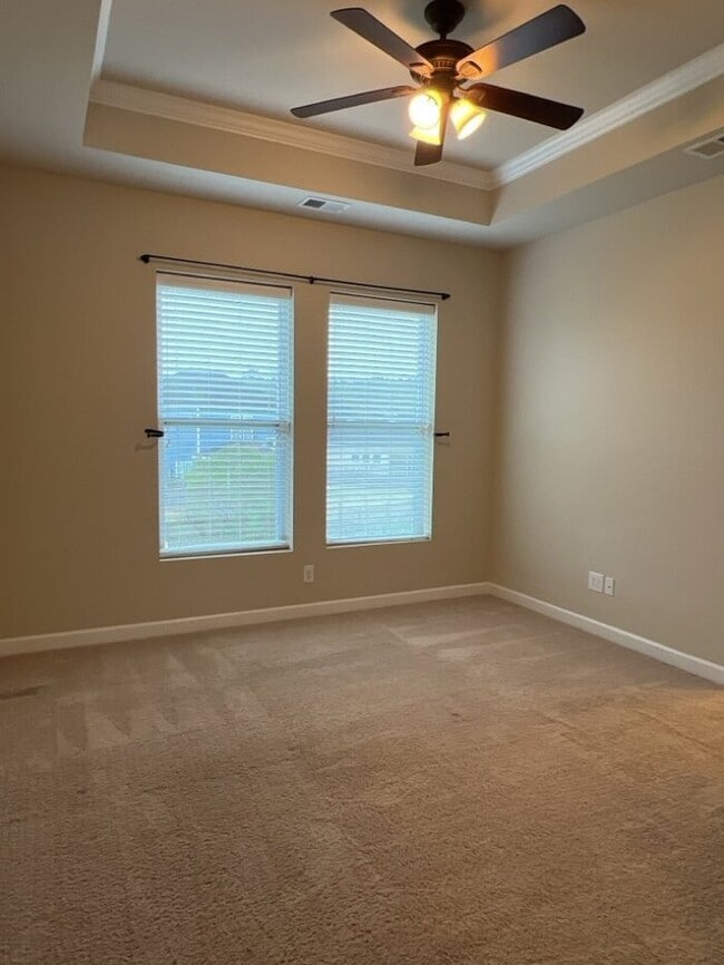 Building Photo - 579 Crossland Dr