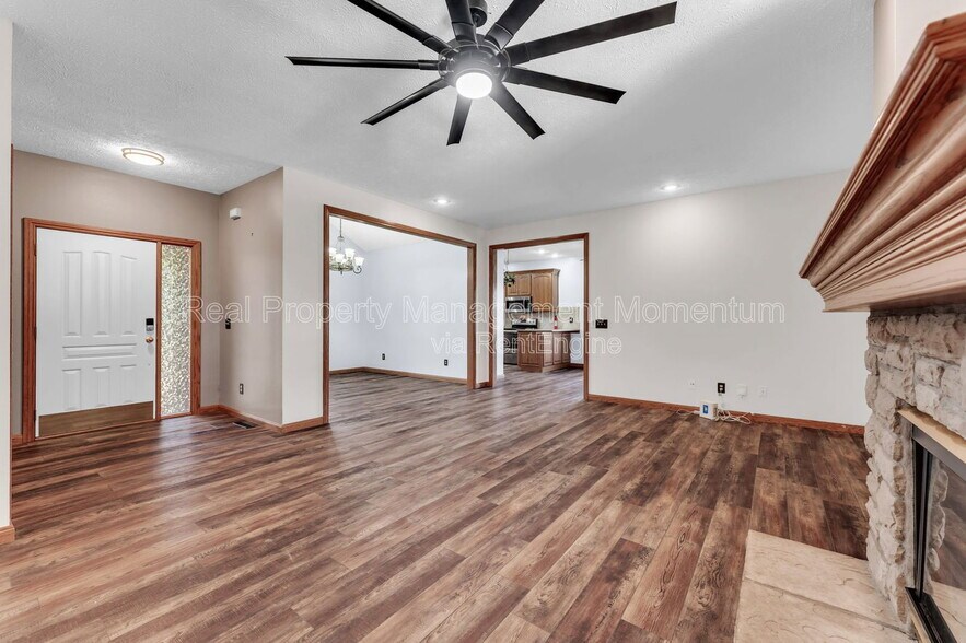 Building Photo - 514 N Ellen St