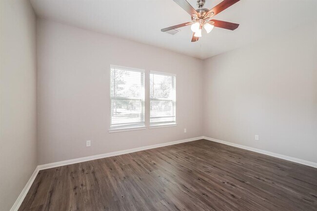 Building Photo - 1204 Chateau Woods Pkwy Dr