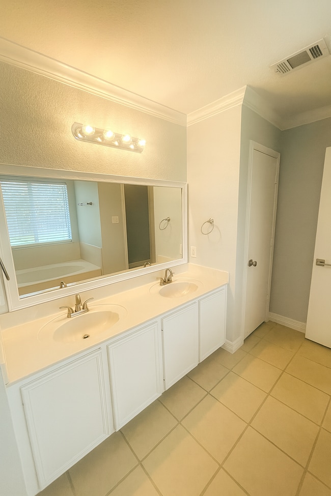 Building Photo - 115 Harvest Loop