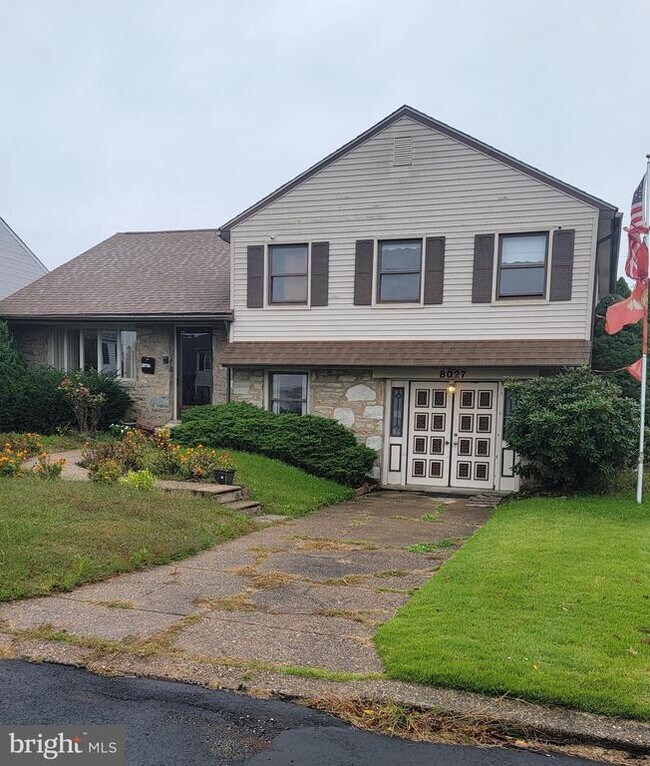 Building Photo - 8027 Narvon St