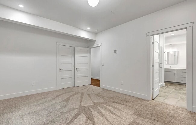 Building Photo - Beautiful Modern Condo in Rattlesnake