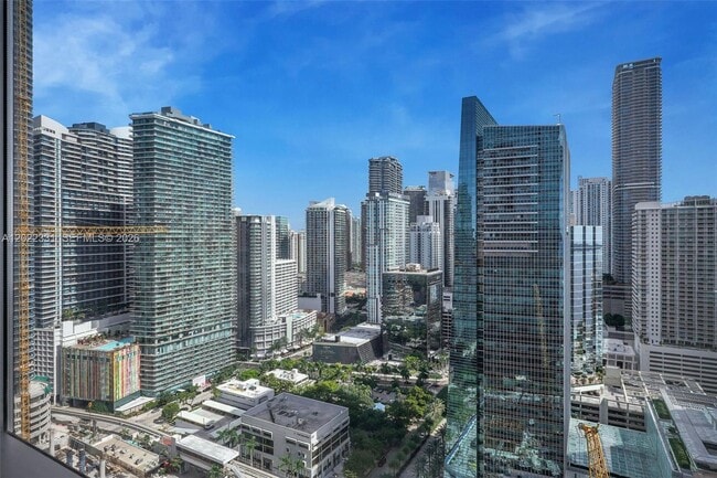 Building Photo - 1435 Brickell Ave