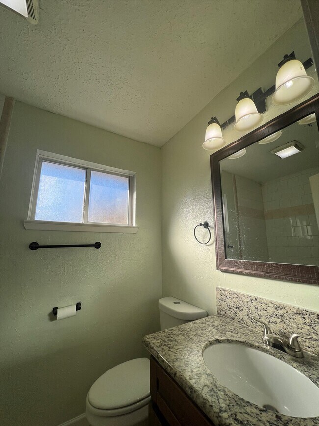 Building Photo - 2406 Ridge Hollow Dr