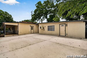 Building Photo - 631 E Mistletoe