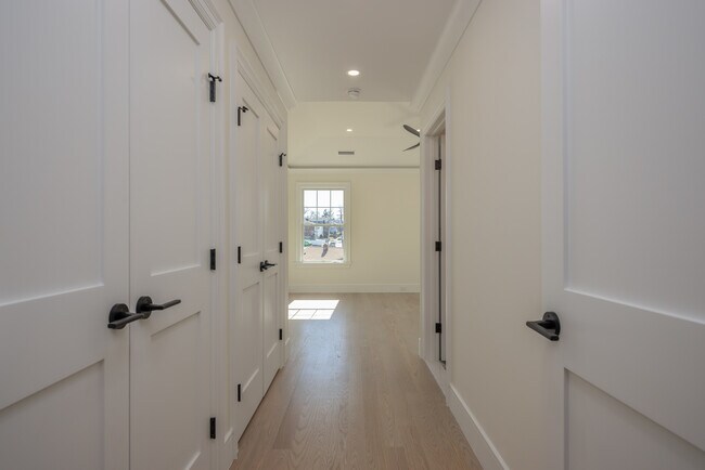 Building Photo - 7 Victoria Ln