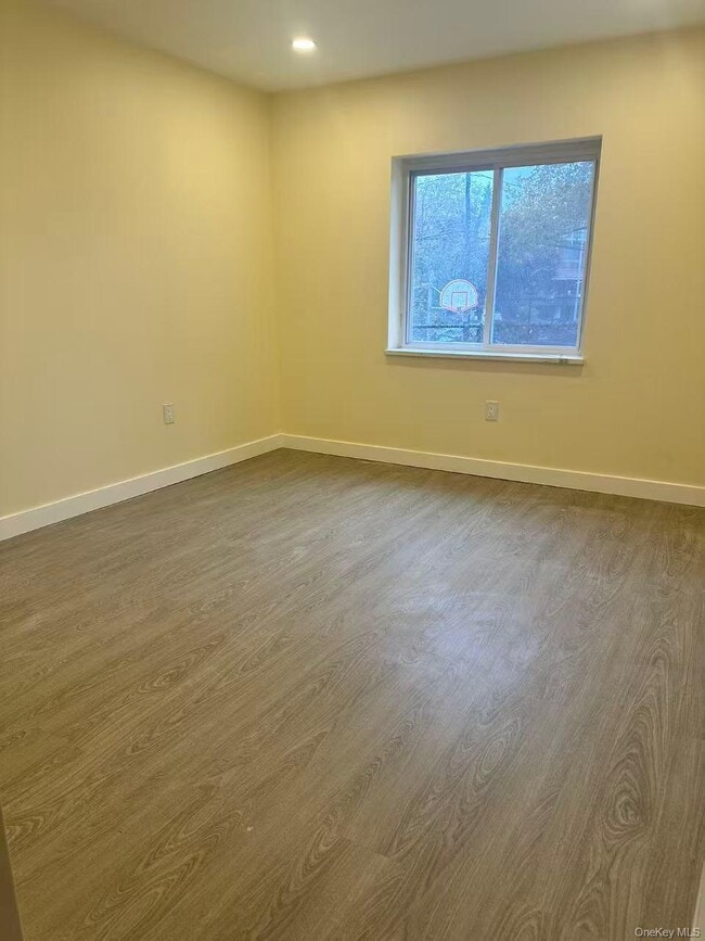 Building Photo - 39-17 Greenpoint Ave