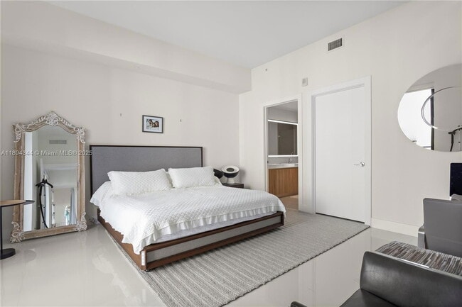 Building Photo - 2960 NE 207th St