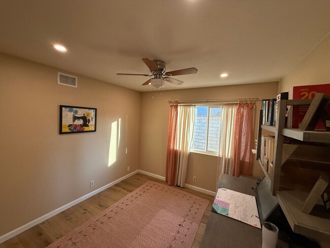 Building Photo - One story Home for Rent in Camarillo - fur...