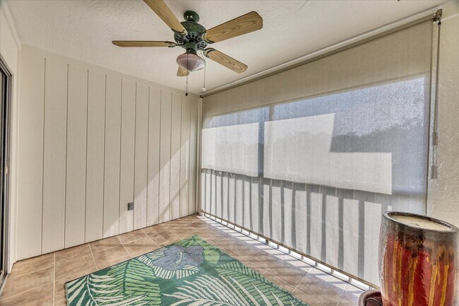 Building Photo - 2124 N Tamiami Trl