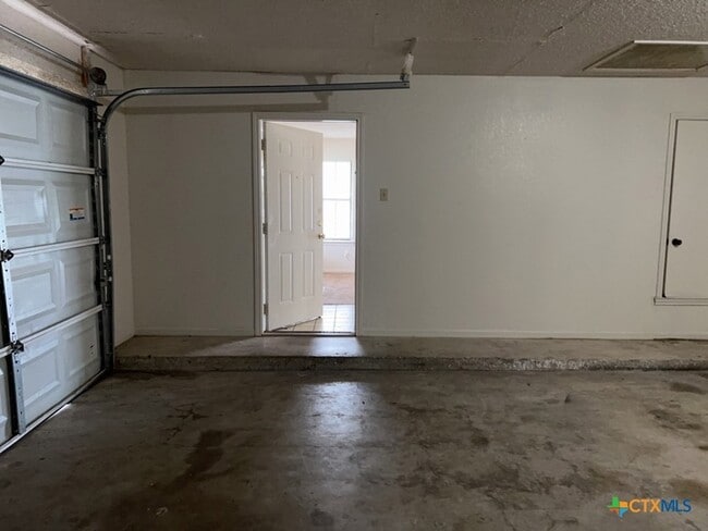 Building Photo - 3502 Plantation Cir