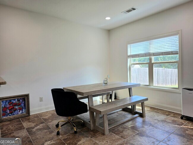 Building Photo - 318 Stillwood Dr