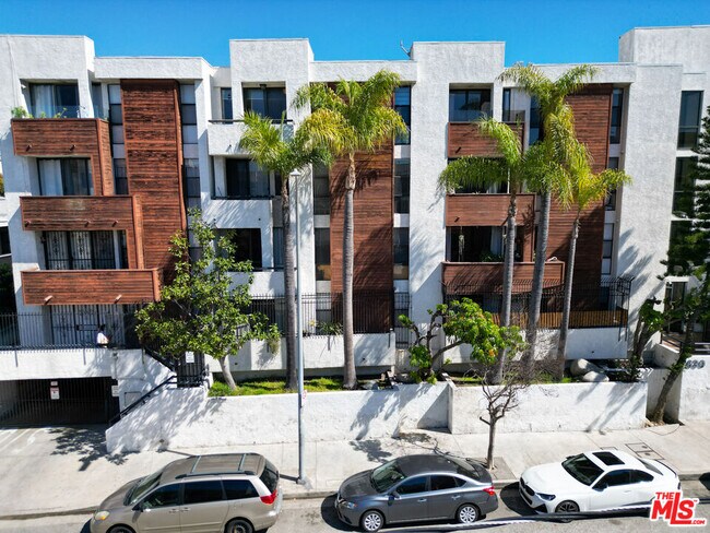Building Photo - 630 N Grand Ave
