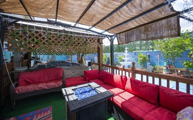 Building Photo - Fully Furnished Luxury Home with Solar