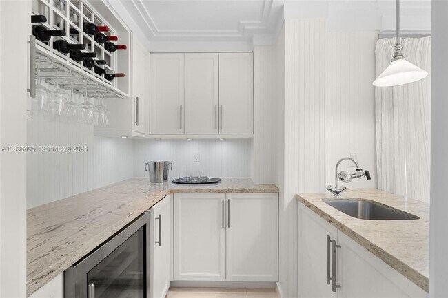 Building Photo - 6831 Sunrise Ct