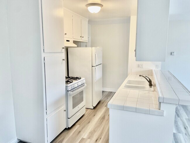 Kitchen - 1236 Manhattan Beach Blvd
