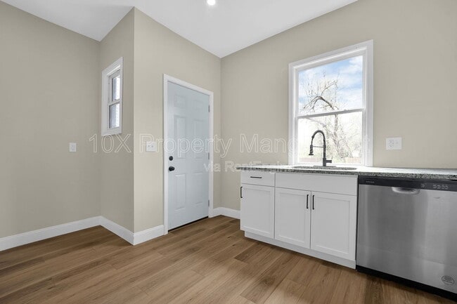 Building Photo - 555 Kimball Pl