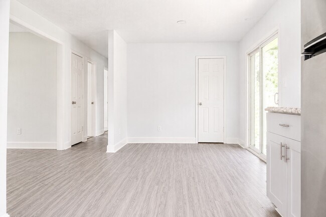Building Photo - 24994 Robert Dr