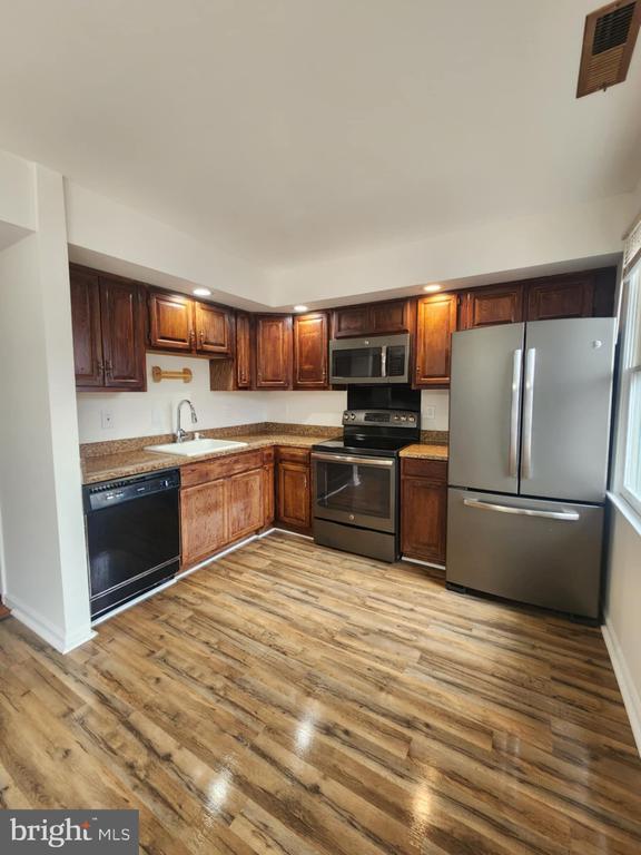 Building Photo - 30 Waldeck Ct