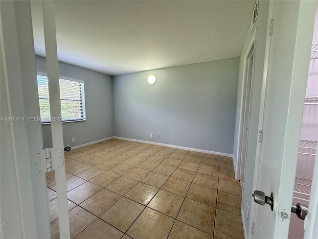 Building Photo - 4885 Arjaro Dr