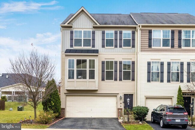 Building Photo - 42639 Chisholm Dr