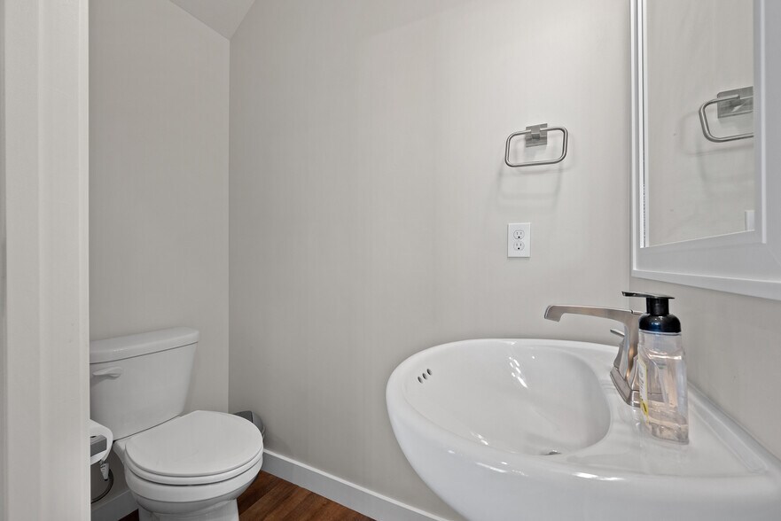 Building Photo - 74 S Baker Spring Cv