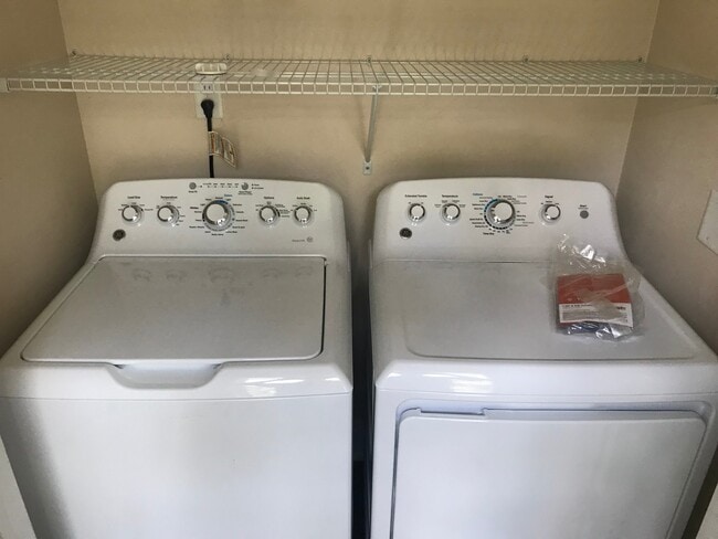 Building Photo - Newly Constructed Luxury 4 Bed / 4 Bath Bungalow Cottage with Extra Room and Bathroom