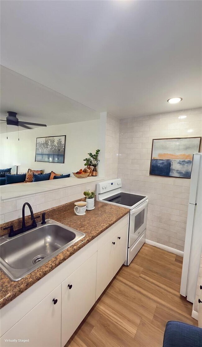 Building Photo - 10400 SW 108th Ave