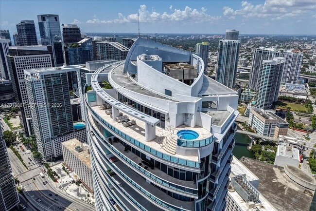 Building Photo - 200 Biscayne Blvd Way