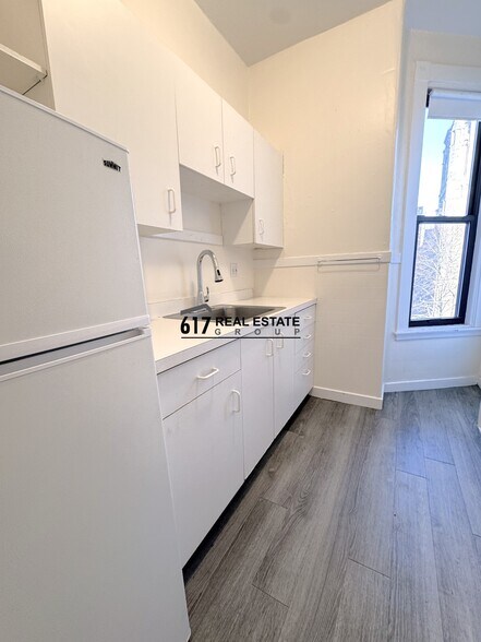 Building Photo - 504 Beacon St