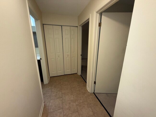 Building Photo - 110 N Kenilworth Ave