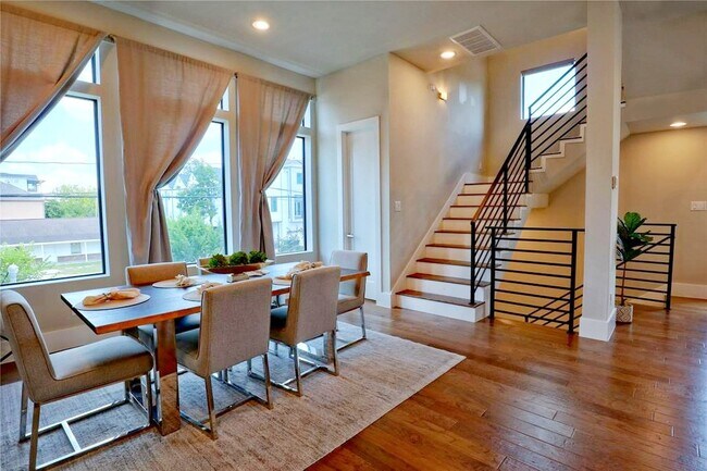 Building Photo - 2123 Arabelle St