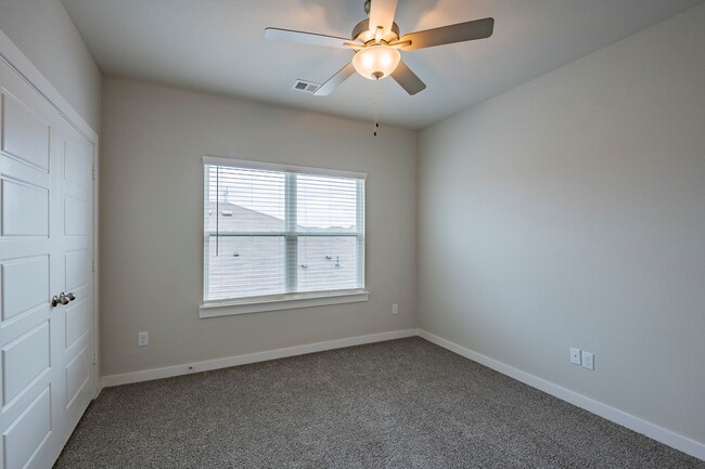 Building Photo - 644 Wheatfield Dr