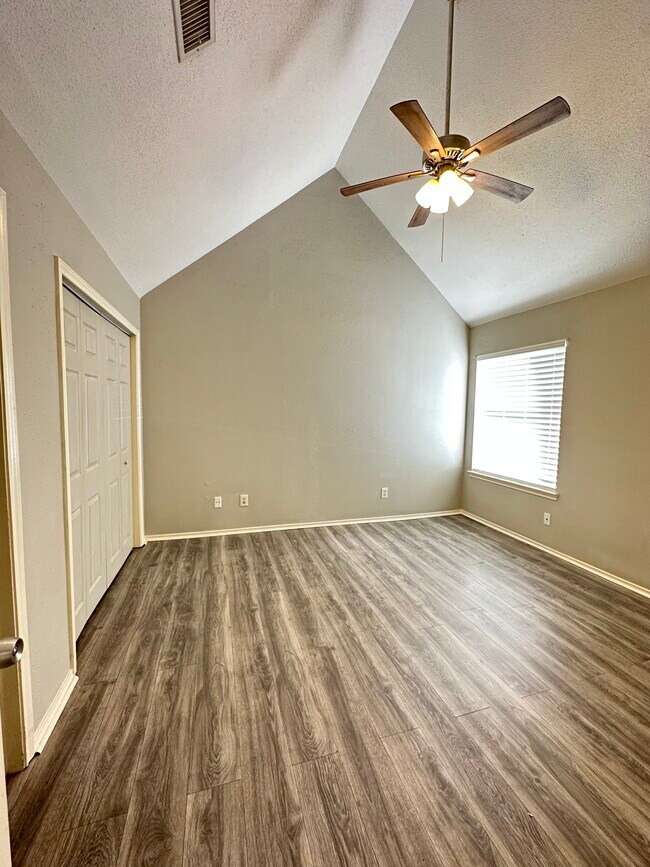 Building Photo - 14550 Fonmeadow Dr