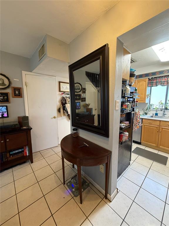 Building Photo - 3600 SW 19th Ave