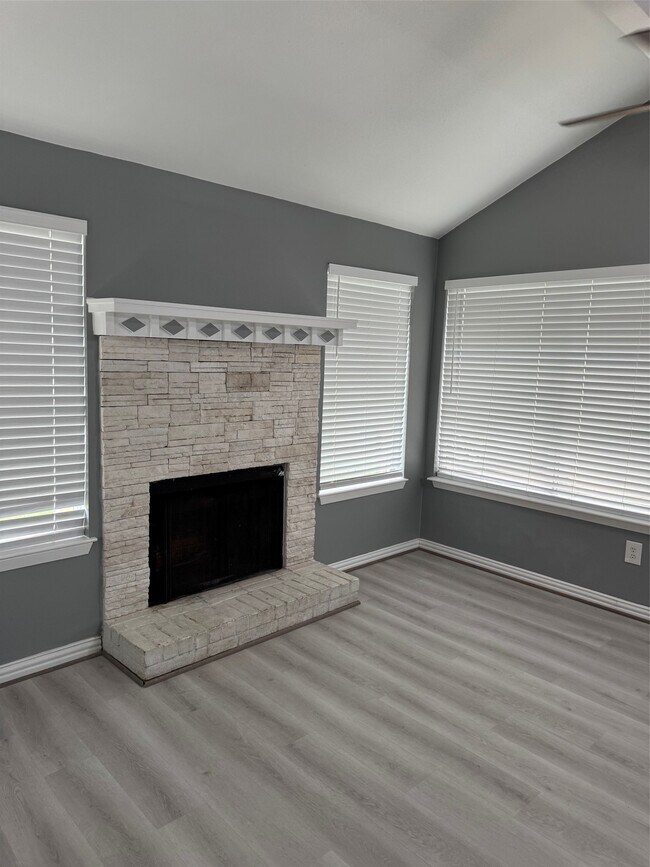 Building Photo - 7511 Log Cradle Dr