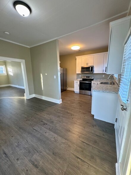 Kitchen - 517 Malone Cir