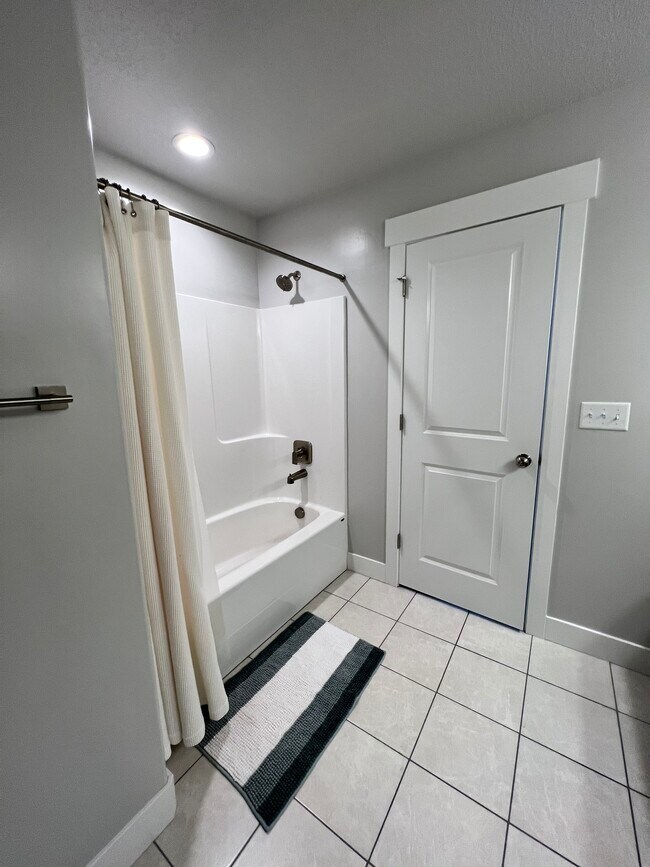 Building Photo - 16291 S Truss Dr