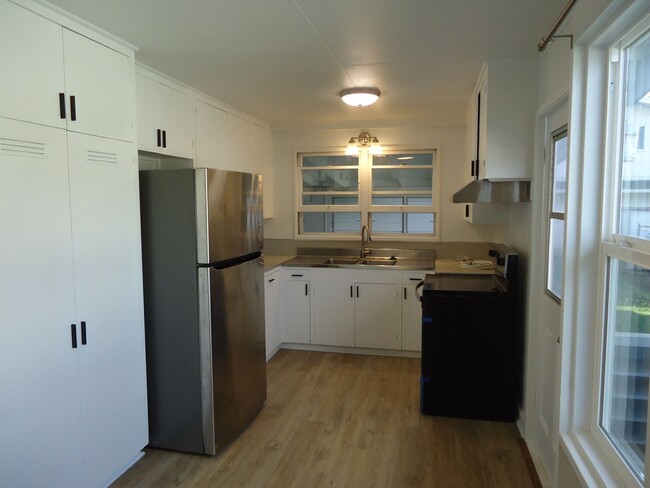 Building Photo - Newly Remodeled 3 Bedroom, 2 Bath, 2 Car C...