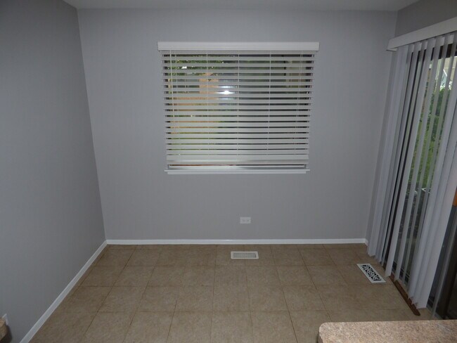 Building Photo - 402 Sandalwood Ln