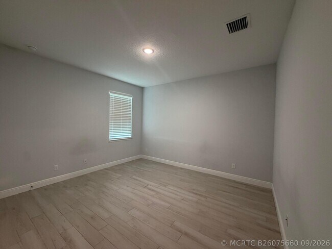 Building Photo - 2329 SW Alminar St